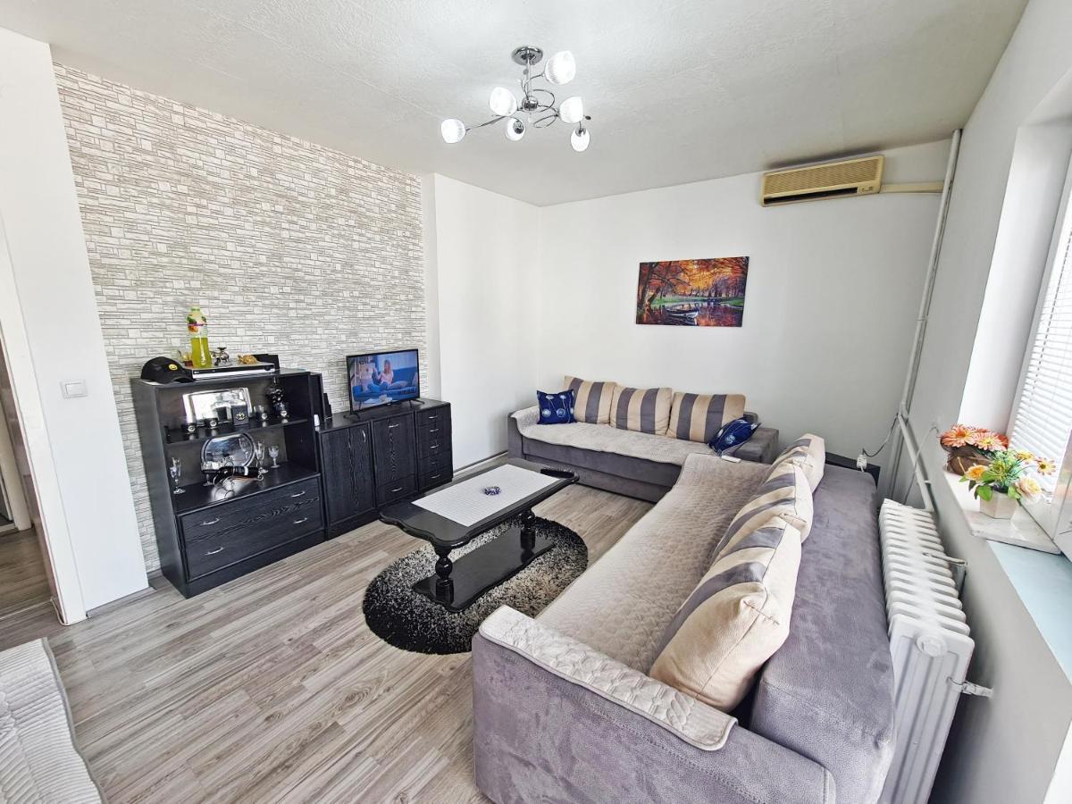 Calla: Modern Apartment in City Center with Secure Parking Skopje Exterior photo