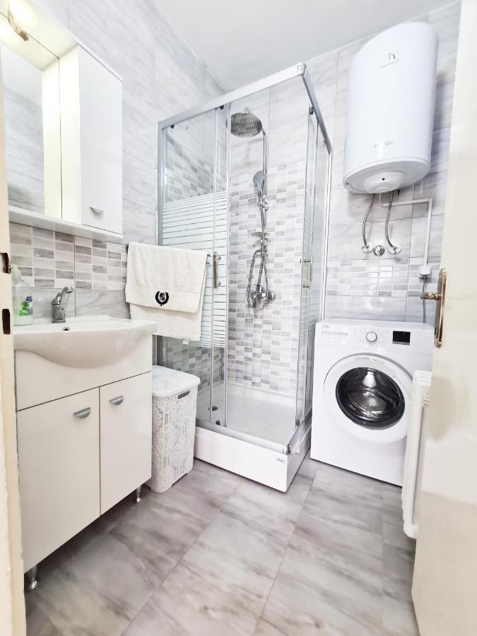 Calla: Modern Apartment in City Center with Secure Parking Skopje Exterior photo