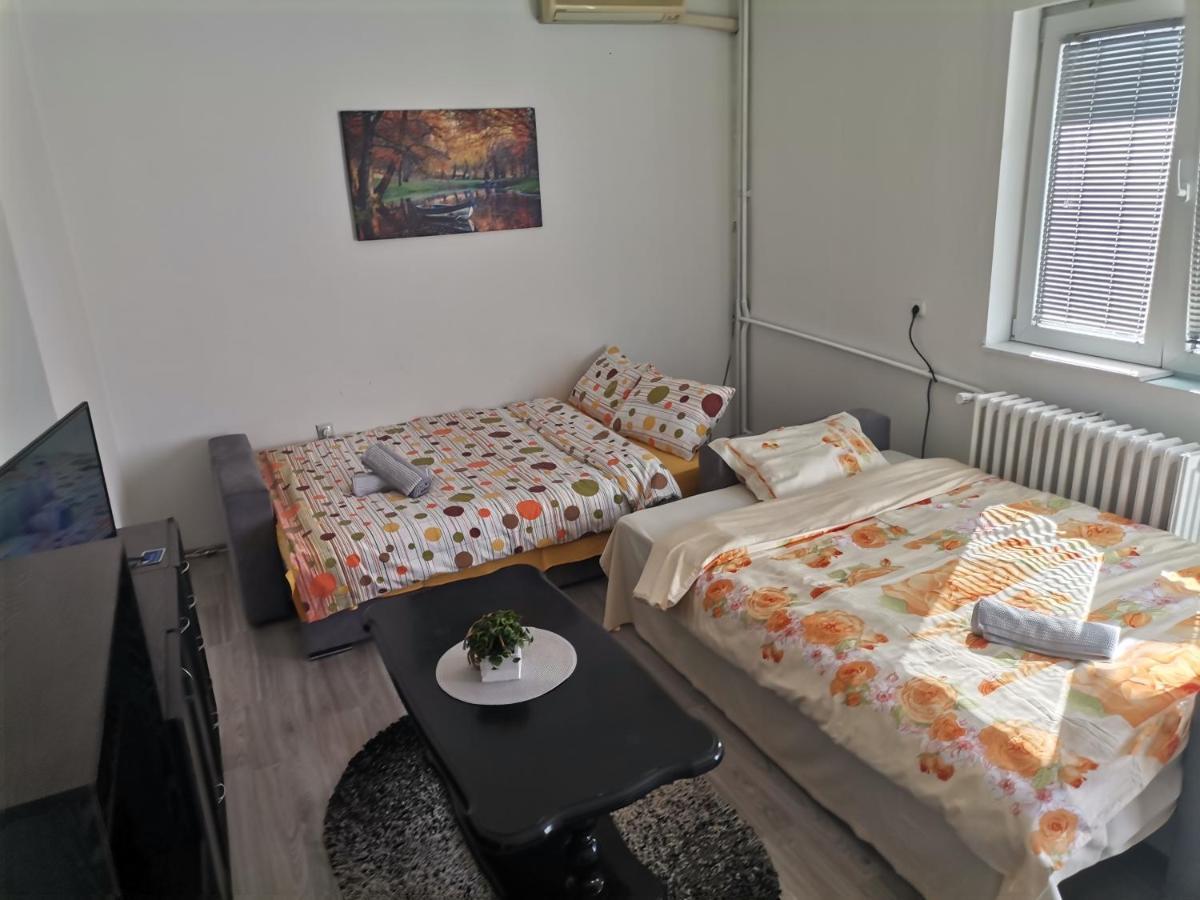 Calla: Modern Apartment in City Center with Secure Parking Skopje Exterior photo